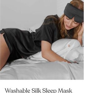 ✨NWT✨ Lunya silver gray washable Silk Sleep Mask